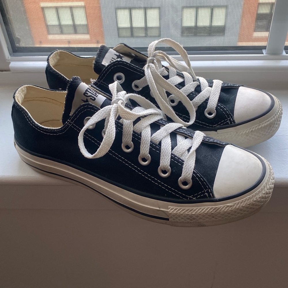 Women’s Low Rise Converse Sneakers